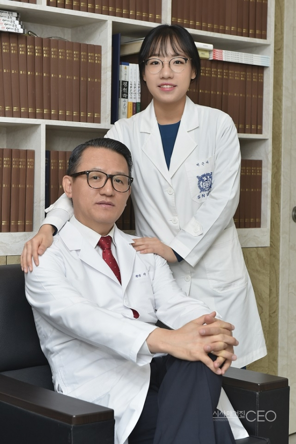 이규원 원장(左), 이근아 원장(右)