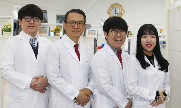 左측부터 장남 이근표 부원장, 이규원 원장, 차남 이승표 실장, 장녀 이근아 공동원장