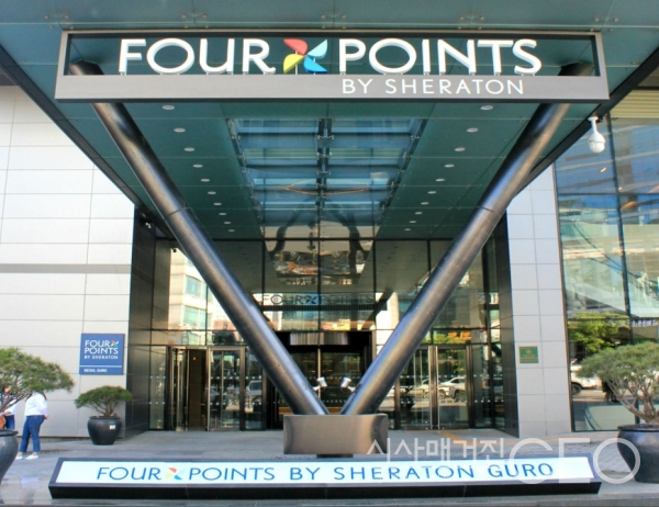 포포인츠 바이 쉐라톤 서울 구로 호텔 입구. 포포인츠의 로고가 크게 강조되어 있다. 사진=시사매거진CEO DB