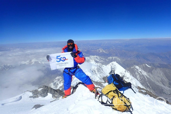 2018년도 김미곤 대장 히말라야 14좌 완등한 모습 사진=한국도로공사
