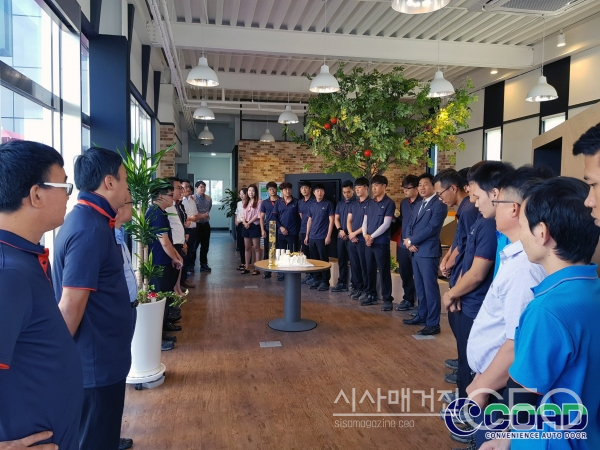 코아드의 창립기념일 현장 많은 직원들이 모여 창립기념일을 축하해주고 있다. 사진=코아드 제공