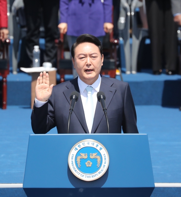 윤석열 대통령이 지난 5월 10일 취임식에서 선서를 하고 있다. 사진=연합뉴스
