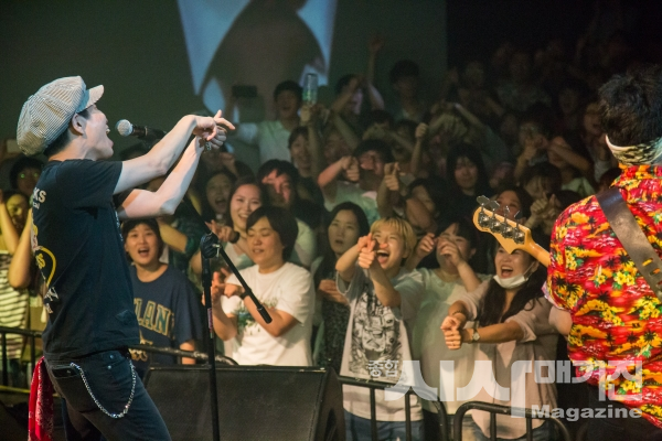 ▲크라잉넛과 수어떼창