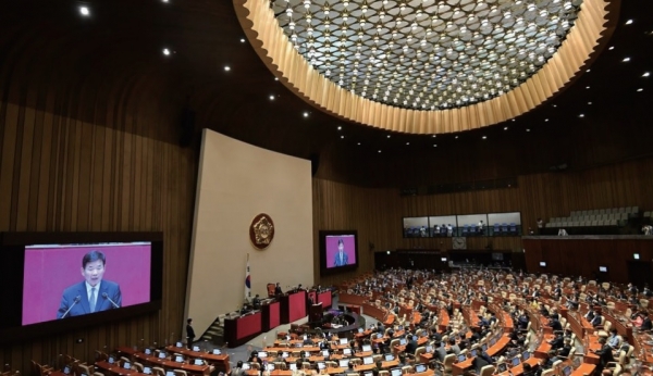 김진표 신임 국회의장이 4일 국회에서 열린 제398회 국회(임시회) 제1차 본회의에서 당선 인사를 하고 있다. 사진=연합뉴스