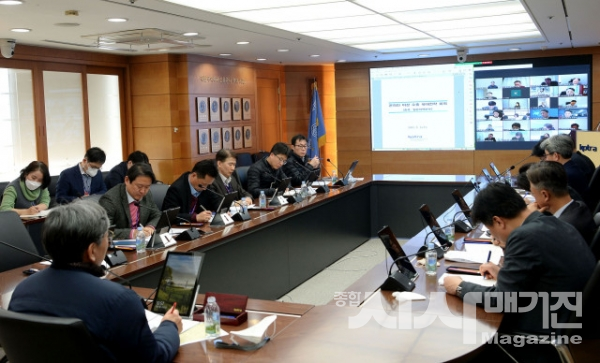 ▲KOTRA 유정열 사장이 1일 2023년 온라인 비상수출확대전략회의를 주재하고 있다.