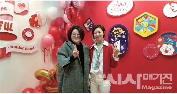 제자 디자이너 안윤아와 아트페어에서