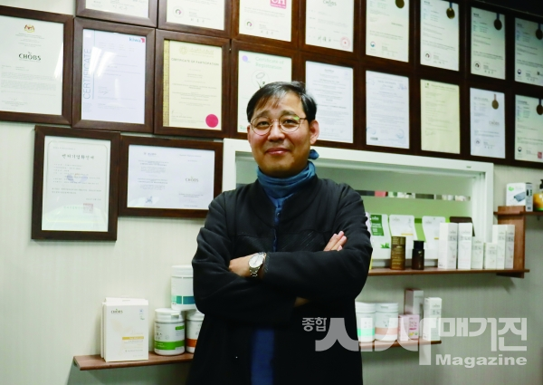 ▲인터뷰 중인 (주)씨에이치하모니 '최성철' 대표(출처=데일리뉴스)