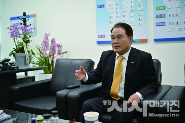 ▲민선 1,2기 과천시 체육회 정정균 체육회장 인터뷰 모습(출처=데일리뉴스)