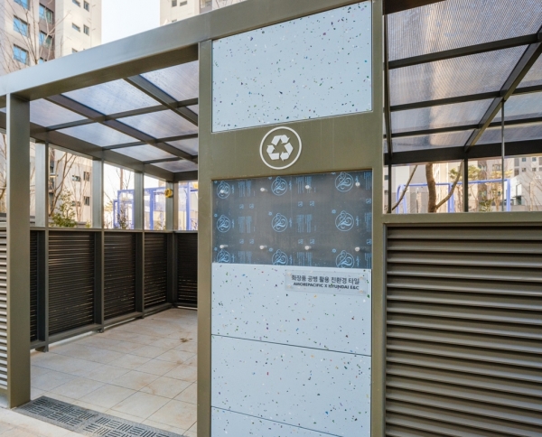 ‘친환경 초고성능 콘크리트(UHPC)’ UHPC를 활용한 분리수거장 외벽타일.2024.04.09.삼표산업 제공