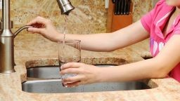 EPA는 일부 '영원한 화학 물질'을 유해한 것으로 간주할 것을 제안헸다.CNN제공