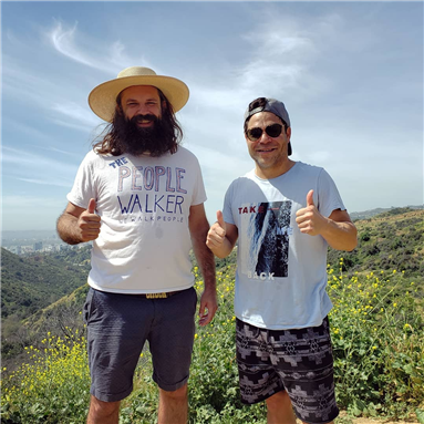 미국에서는 함께 산책해 주고 돈을 받는 신종 서비스가 생겼다. [출처=피플워커 페이스북]