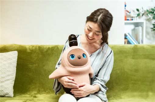 일본에서 판매 중인 ‘러봇’. 몸에는 20여 개의 센서가 달려 있어 사람의 만지는 것에 적절한 반응을 보일 수 있다. [출처=일본 러봇사]